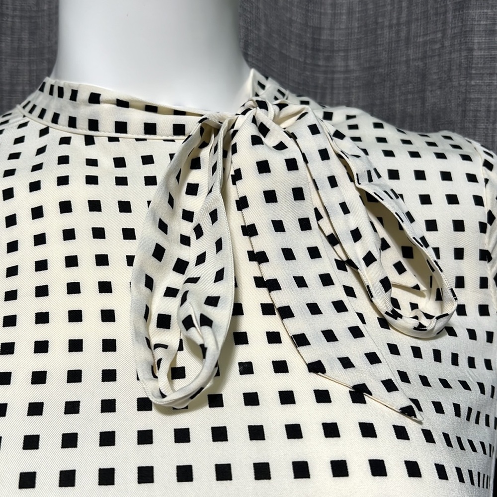 NWT Forever 21 Square Dot Geometric Printed Long Sleeve Neck Tie Blouse Small - Picture 8 of 11